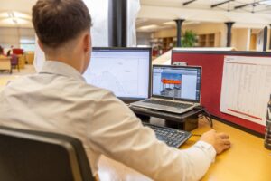 インフラエンジニアがフリーランスで得られる単価はどれくらい？