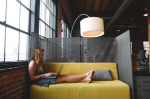 フリーランスとして起業する際の失敗を避けるための対策は？